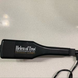 Helen of Troy Ceramic hair straightener
